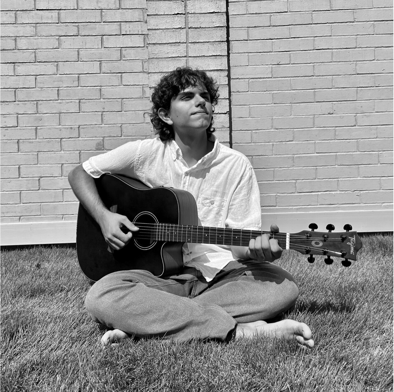 Armando – Lead Guitar